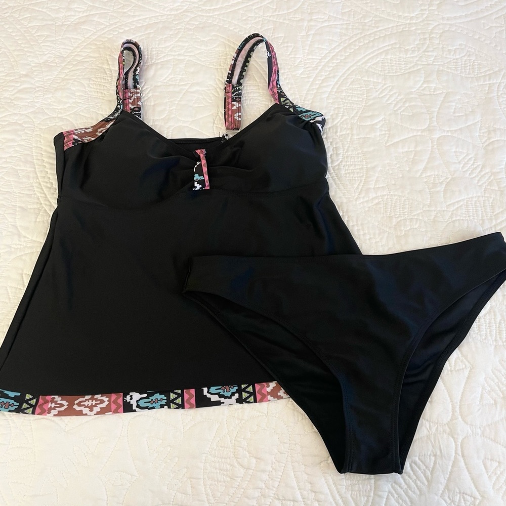 NWOT 2 piece Tankini Aztec Trim Sz XL